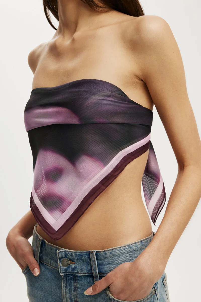 روبي وشاح مربع غير تقليدي